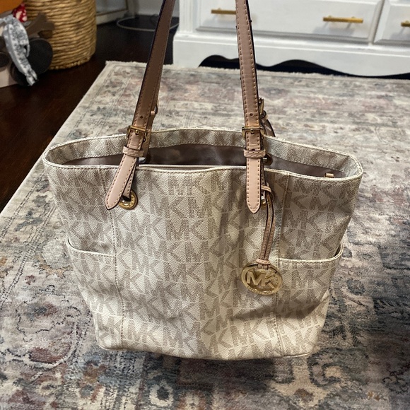Michael Kors Handbags - Michael Kors Purse